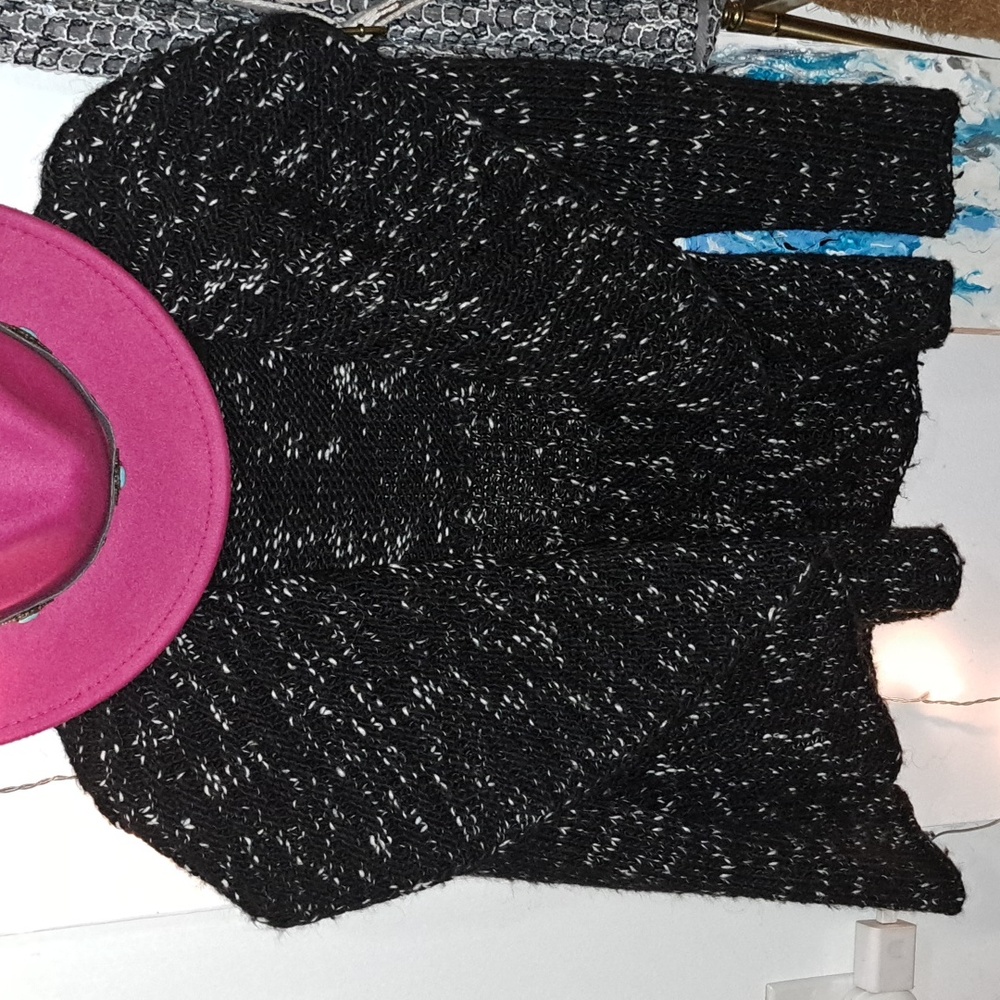 Made In Italy Black/White Knitted Cardigan With Drop Back 🇮🇹